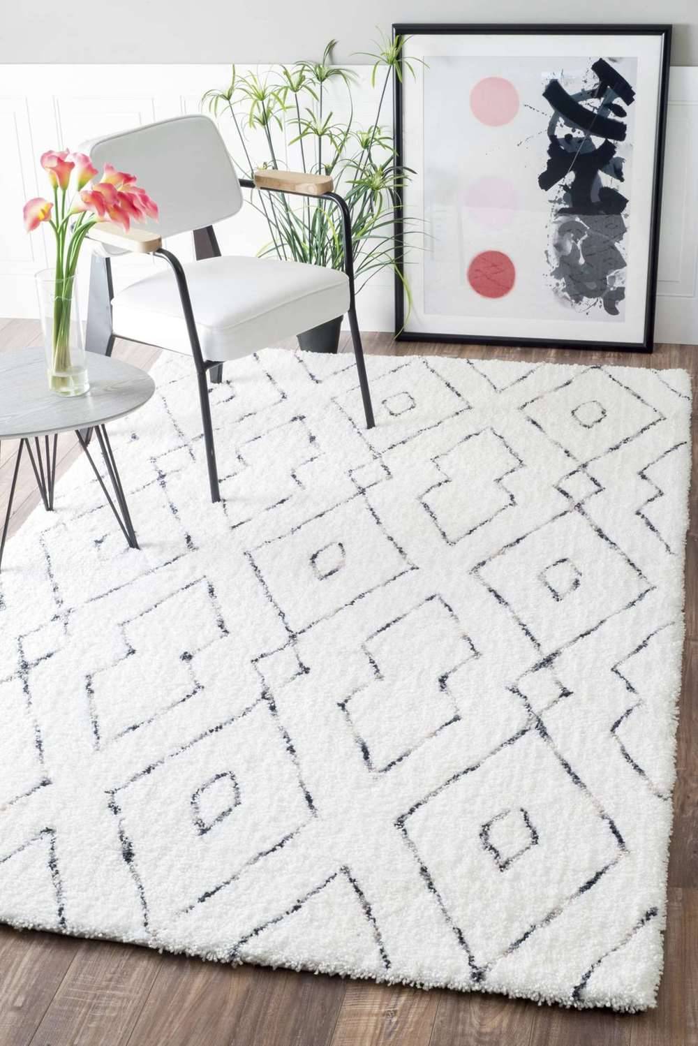 http://www.rugsusa.com/rugsusa/rugs/rugs-usa-kz01-double-diamond-lattice-shag/White/200HJKZ01A-508.html