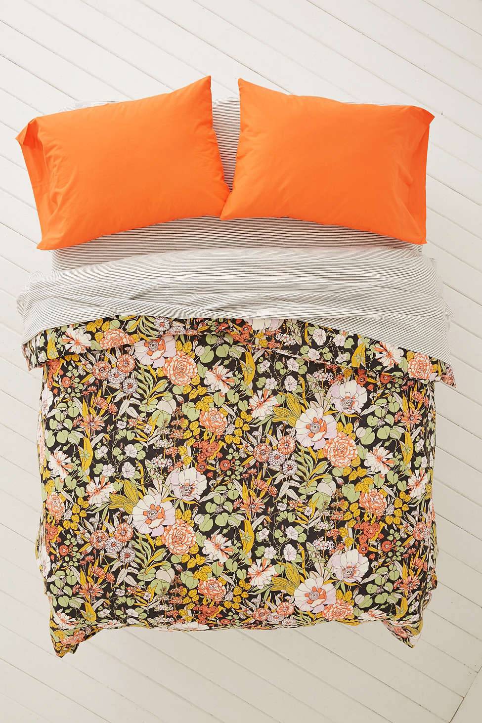 The Ultimate Guide to Turning Your Dorm Into A College Oasis