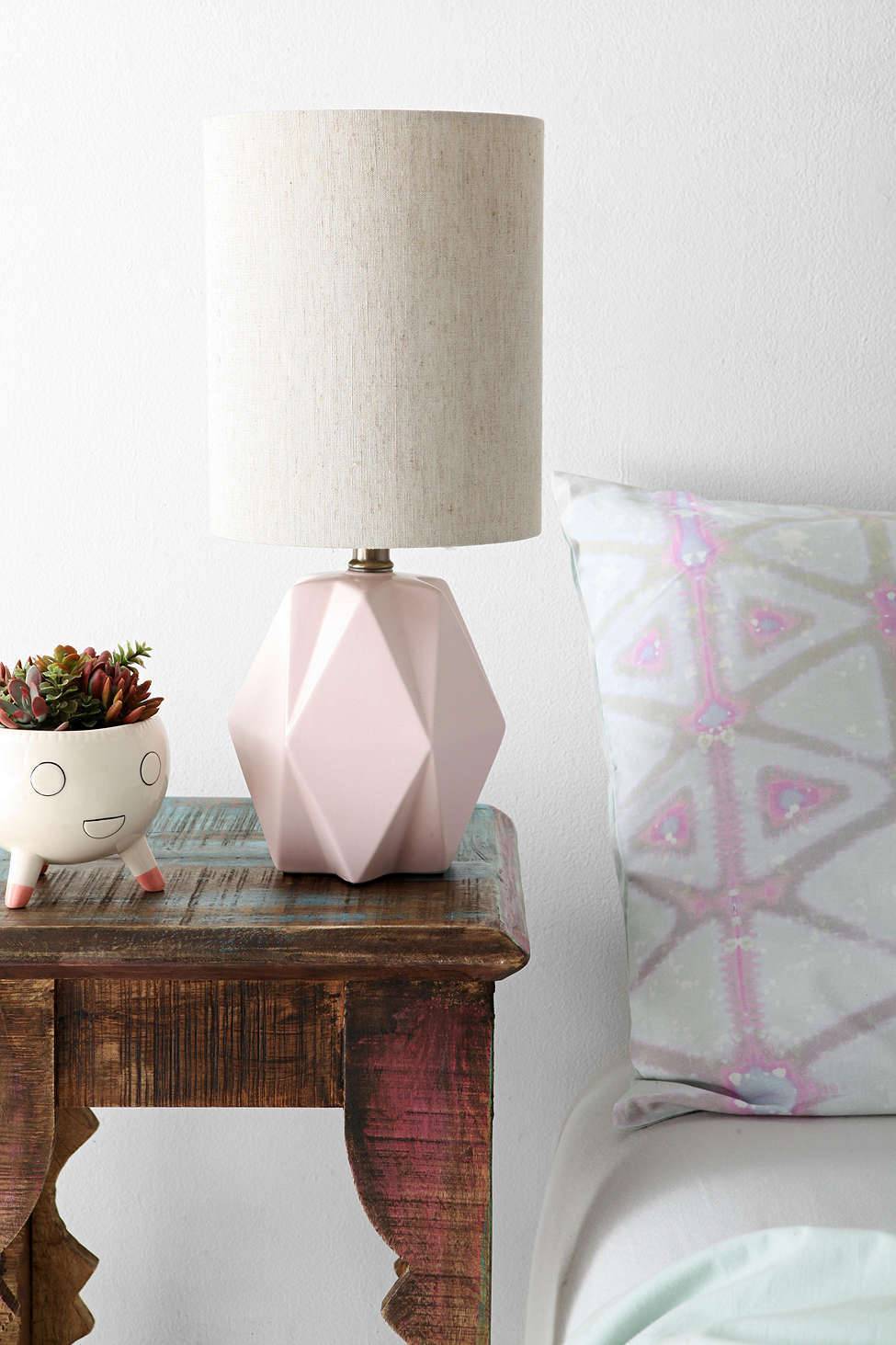 The Ultimate Guide to Turning Your Dorm Into A College Oasis