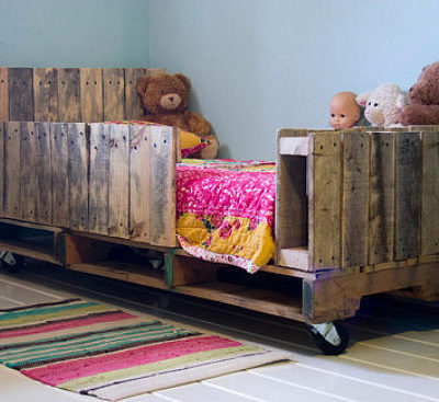 wood pallet bed, toddler bed, kids eco furniture, recycled materials, DIY, pallet bed, shipping pallets, lori danelle