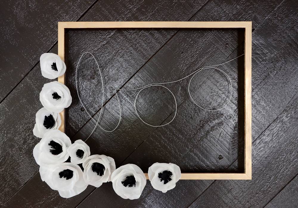 IKEA Hack: DIY Modern Halloween Wreath From A Picture Frame