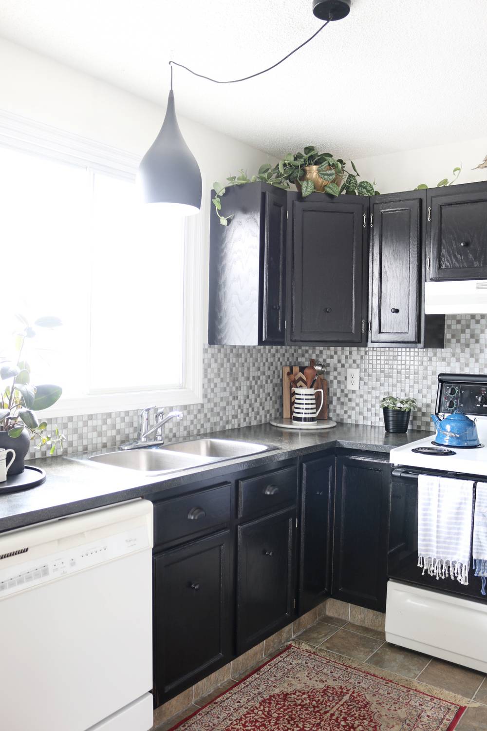 Before and After: A Stale Kitchen Gets a Simple Scandinavian-Inspired Makeover