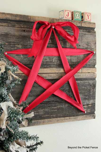 10 Holiday Decorations Made With Things You Already Have