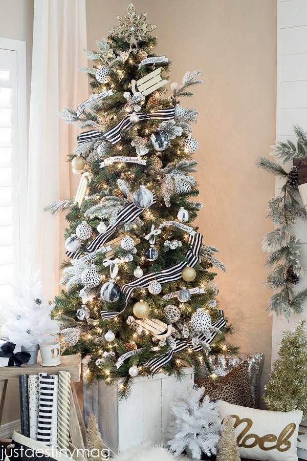 Eye Candy: 10 Unique Christmas Tree Decoration Ideas