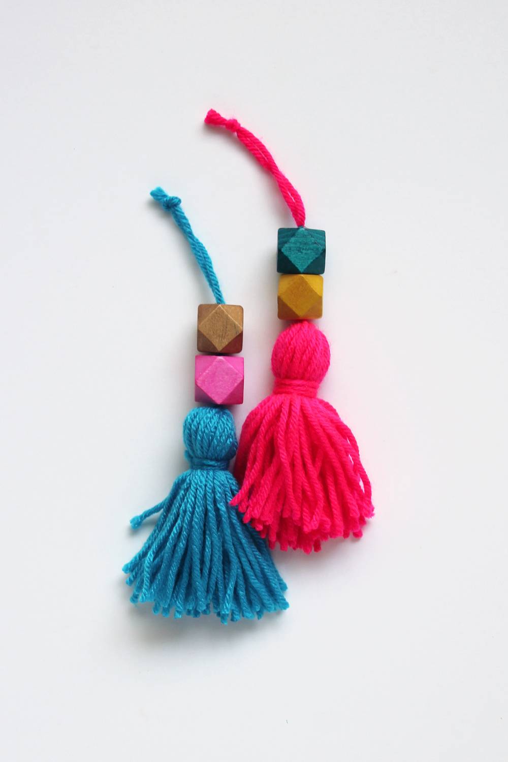 30 DIY Modern Colorful Ornaments For Your Christmas Tree
