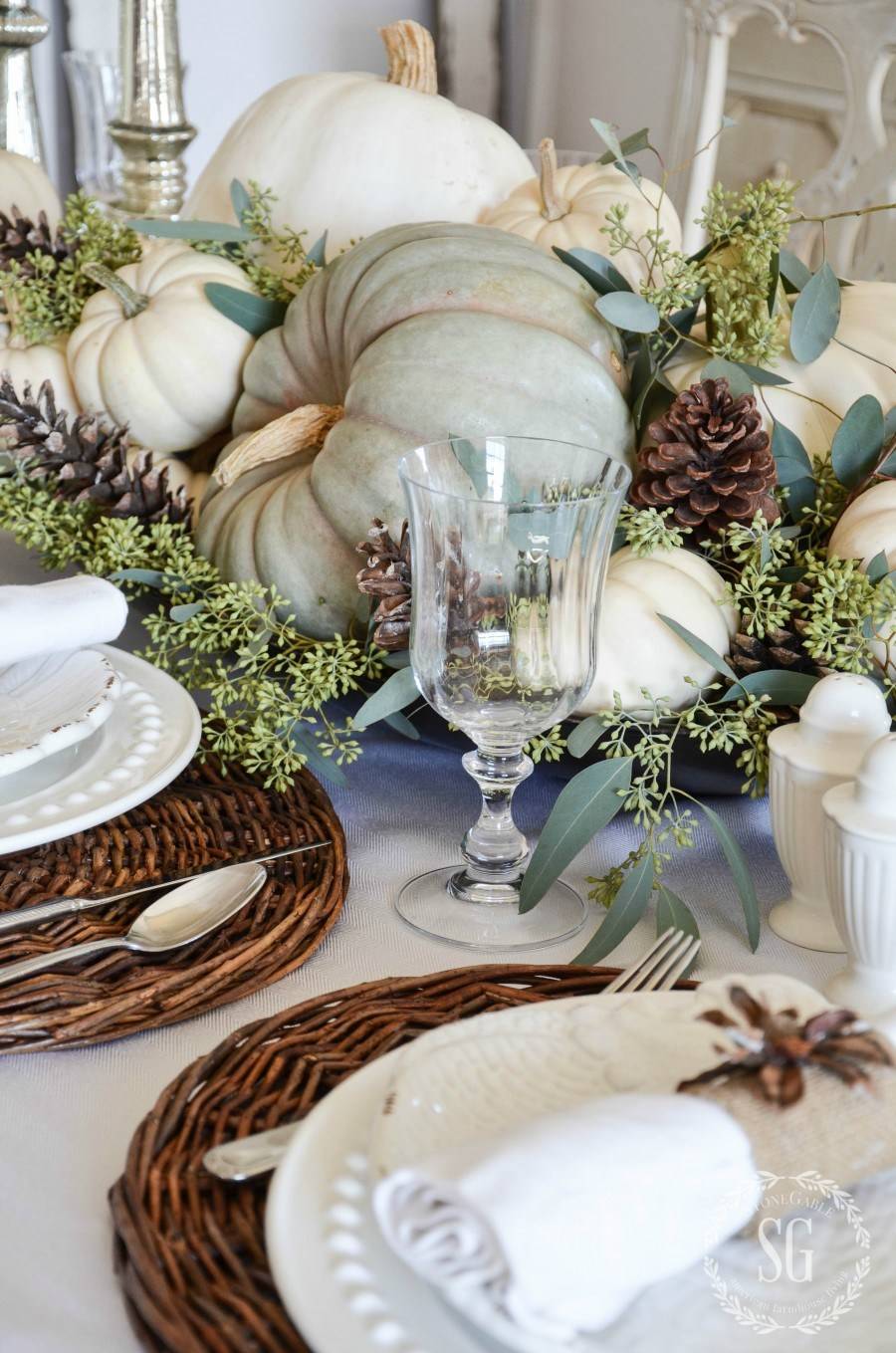 Roundup: 10 Unique Thanksgiving Tablescapes To Inspire You