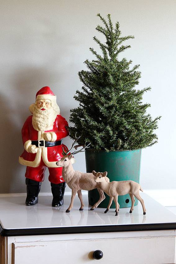 Roundup: Thrifted Christmas Decor