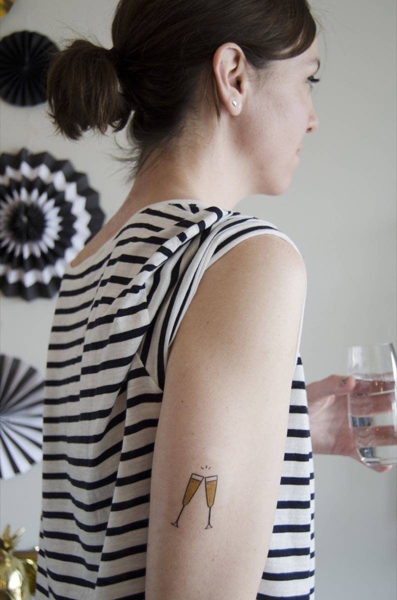 Pop, fizz, clink! These temporary tattoos make great party favors for your New Year's Eve party!