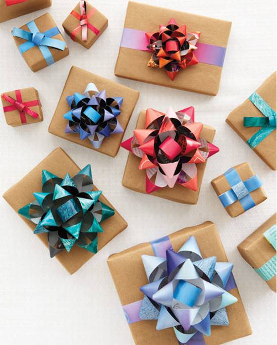 10 Creative Alternatives To Store-Bought Gift Wrap 