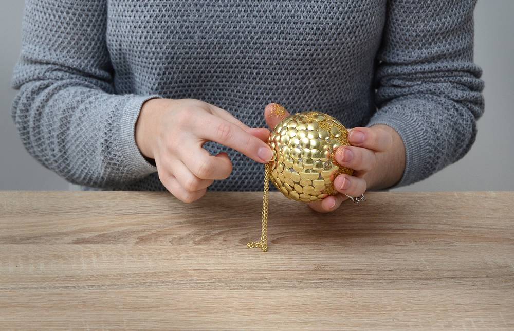 How-To: Gold Thumb Tack Ornament