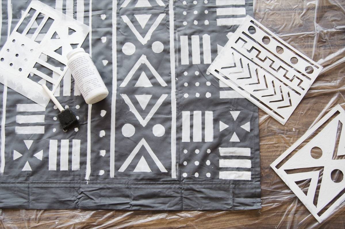 Love the look of mud cloth textiles? Try these free downloadable stencils to recreate the look in your home!