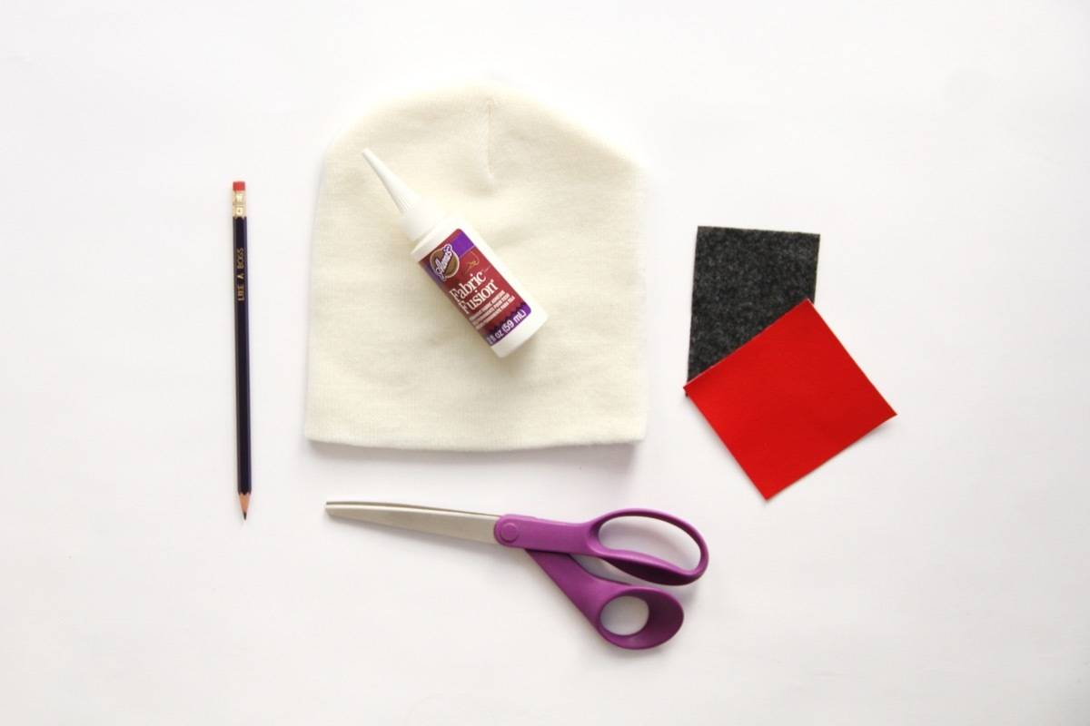 Materials needed to add appliqué to a hat