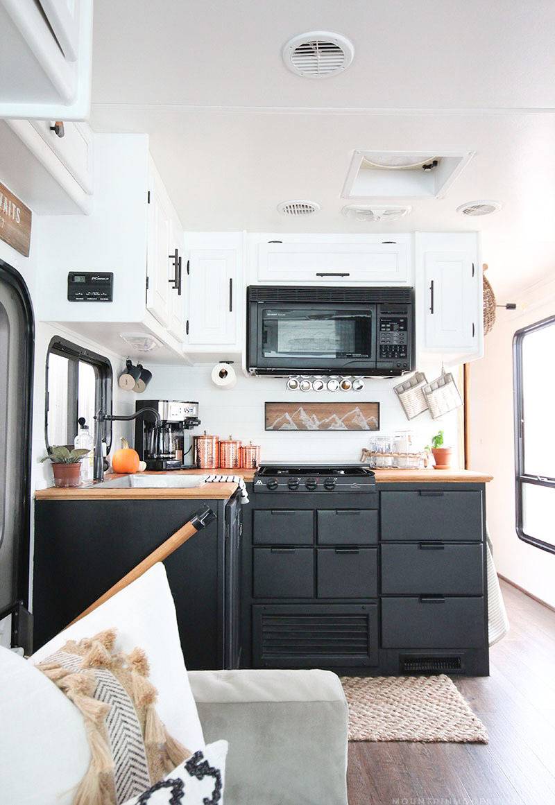 40 Mini Living Spaces We're Crushing On