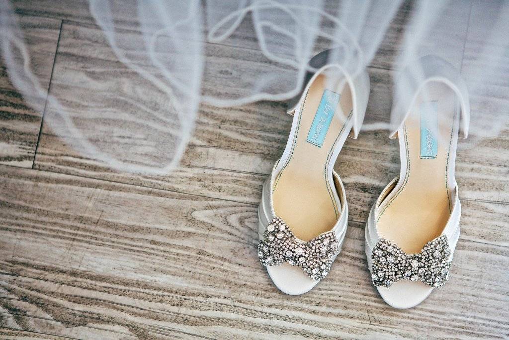 14 Sneaky Ways To Save Money On Your Wedding - Curbly