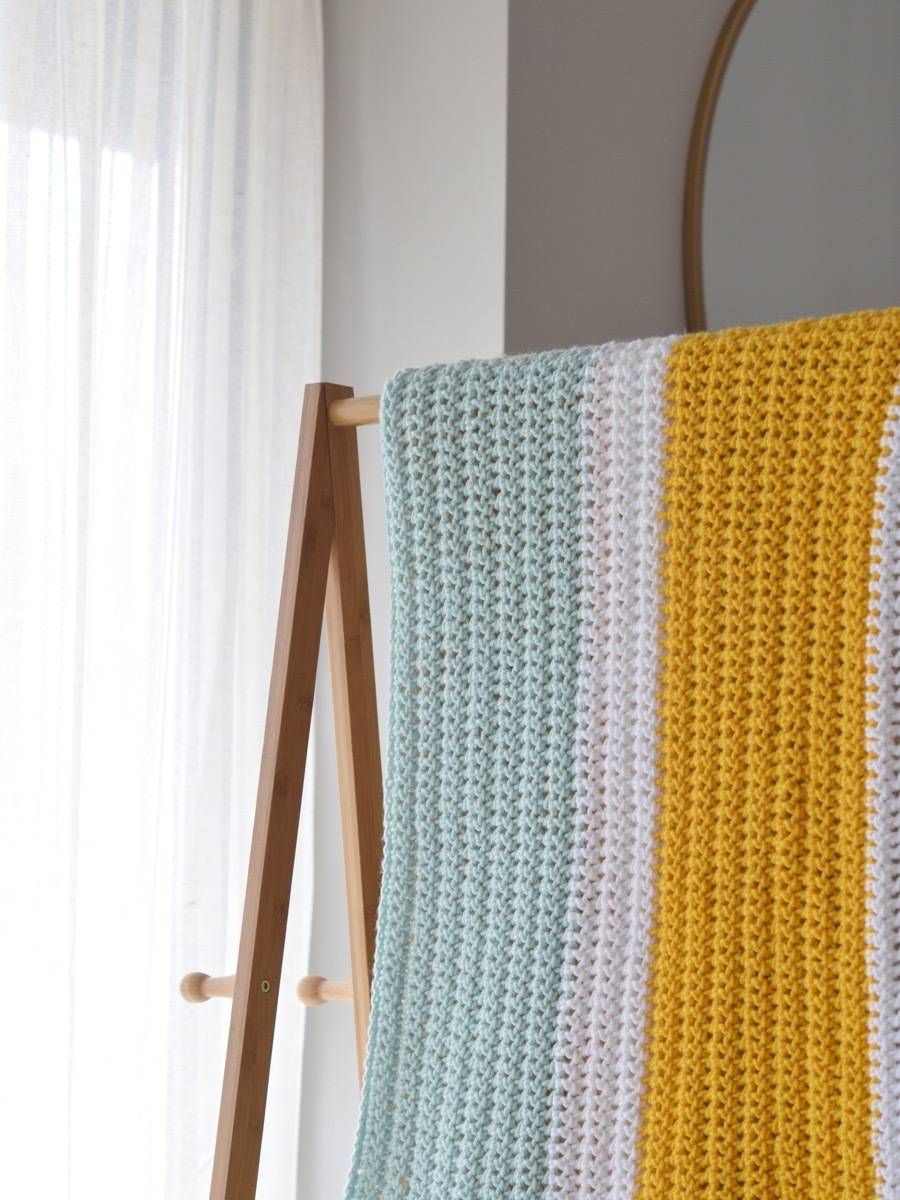 How to crochet this bold, chunky baby blanket