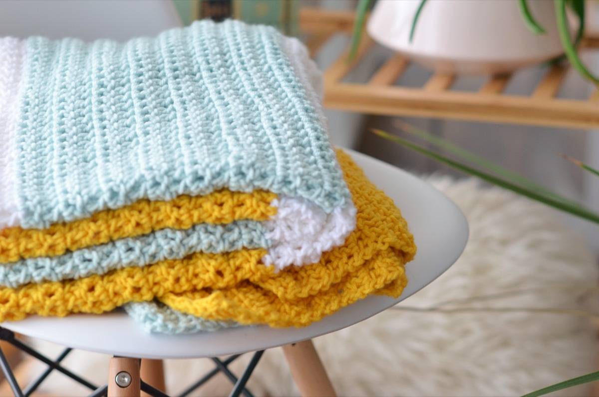 Gender-neutral crochet baby blanket | Free pattern included