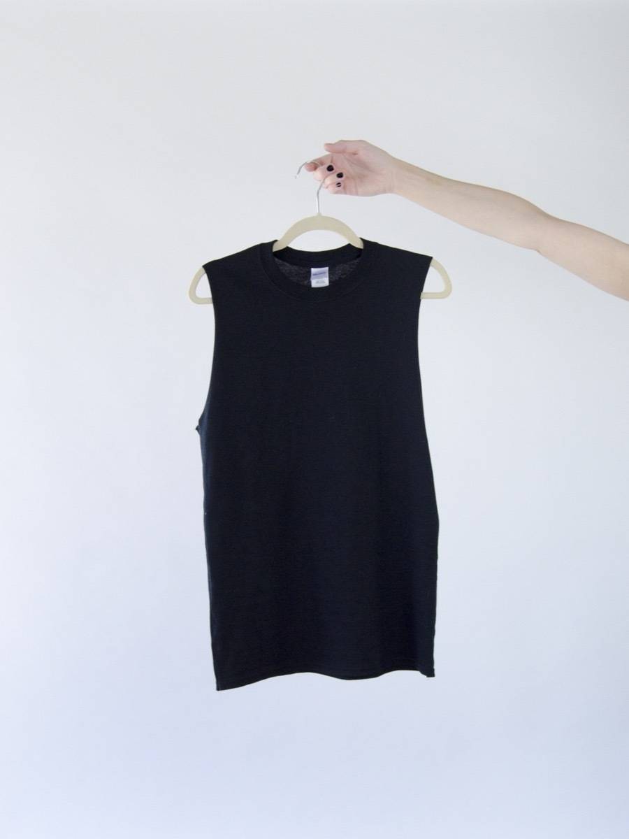 T-Shirt DIY Idea: How to transform a regular t-shirt into a muscle tee shirt