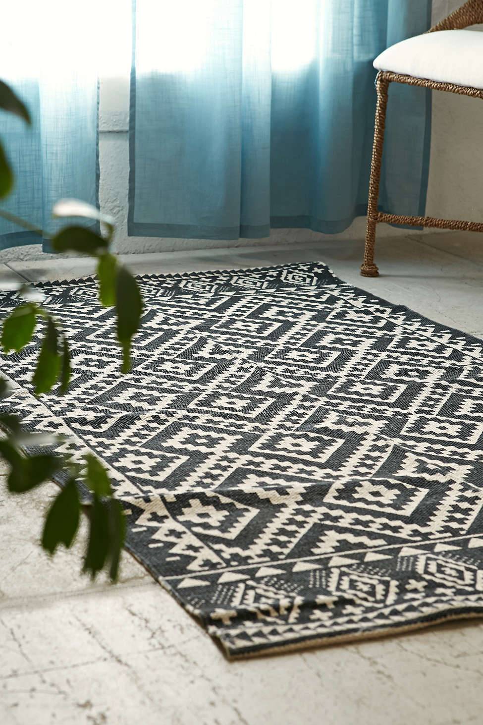 Shopping Guide: 10 Gorgeous Southwest-Inspired Rugs