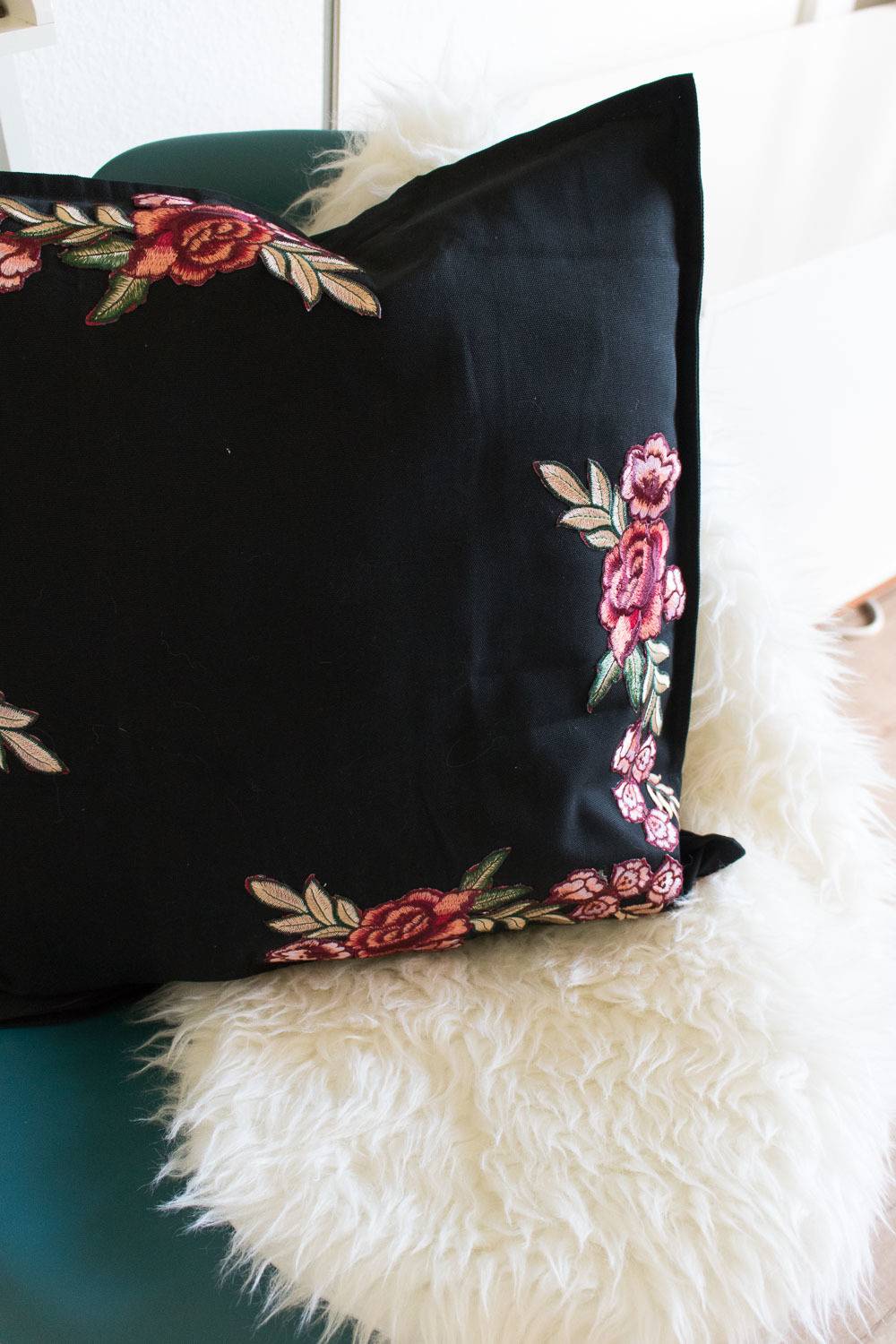 5-Minute DIY! Update any Pillow with Floral Patches