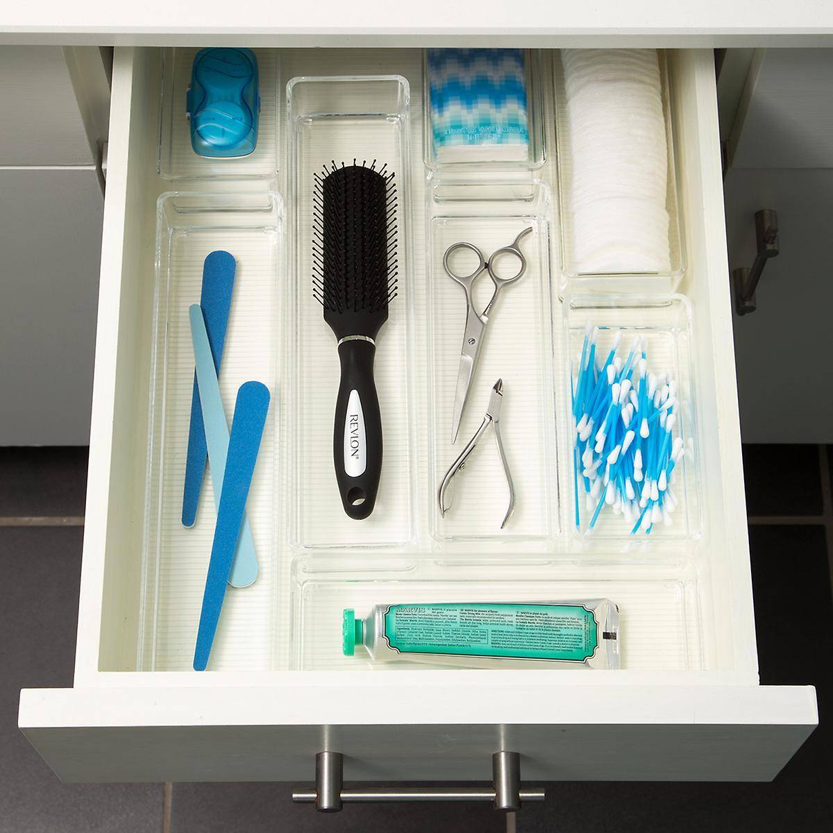 How to Organize a Small Bathroom with these 15 Must-Have Products