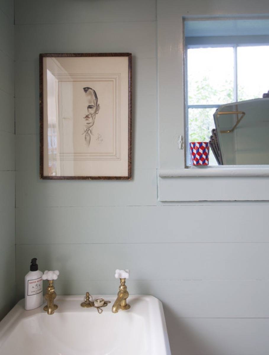Apartment bathroom solutions: Hang some (replaceable) art