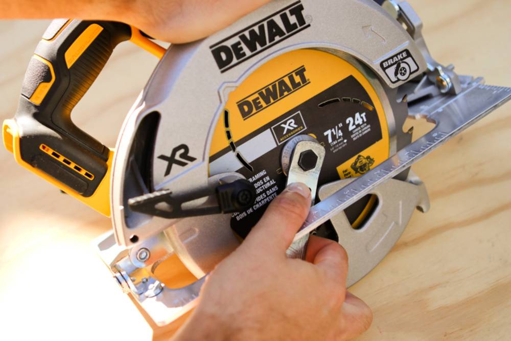 How to Use a Circular Saw: The Blade