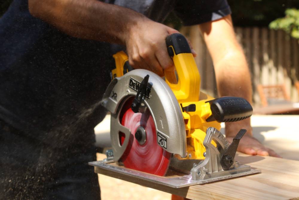 How to Use a Circular Saw: How to operate this power tool properly
