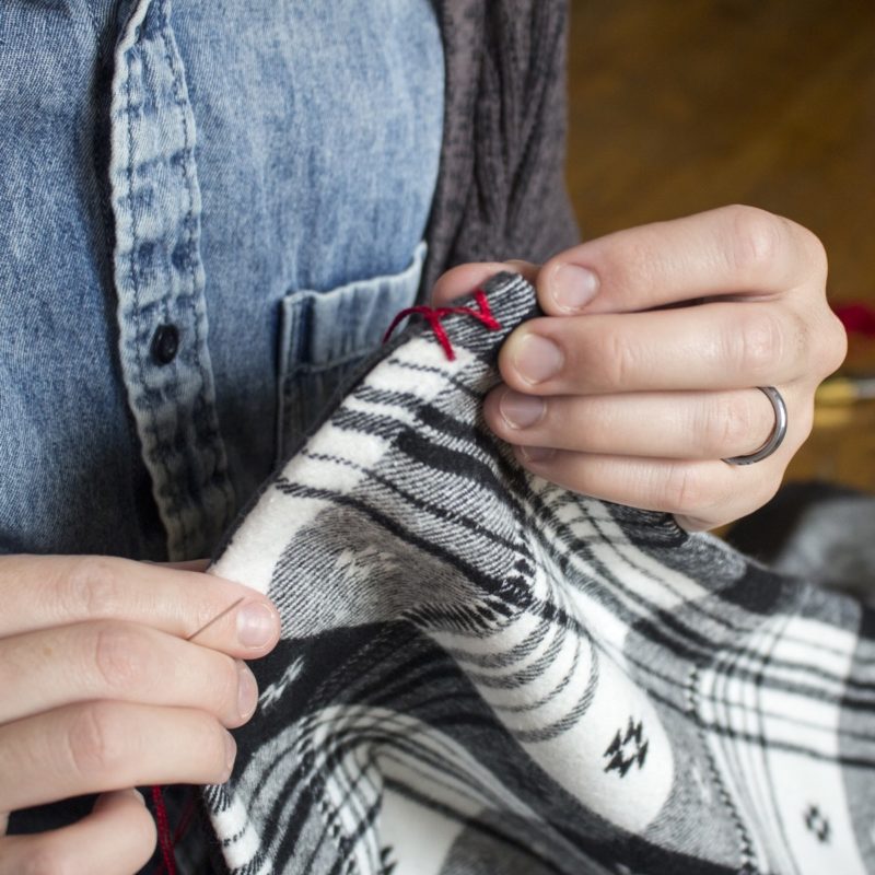 DIY Flannel Throw Autumn = Time to Cuddle Up in a Blanket