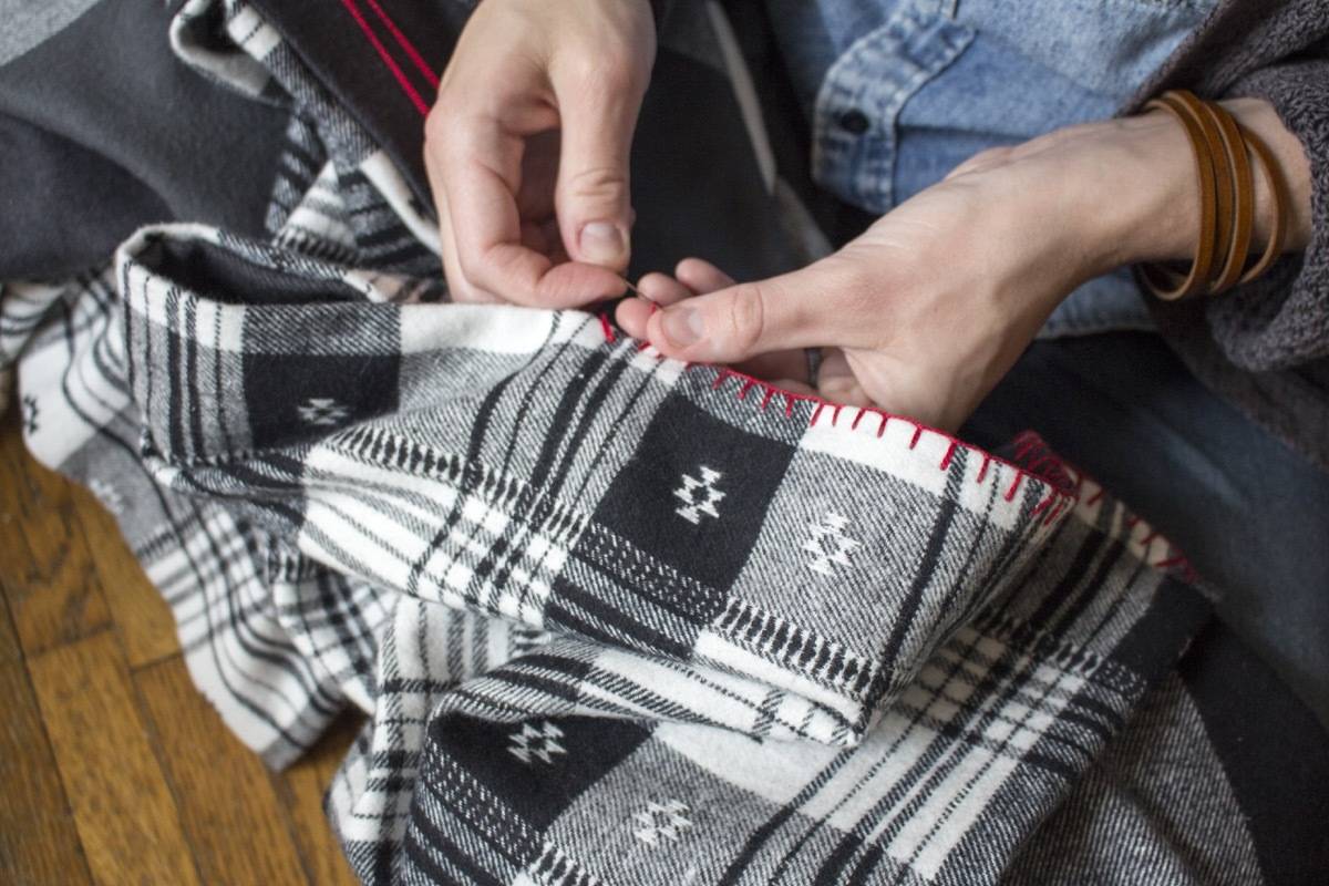 How to add a blanket stitch to flannel for a cozy throw