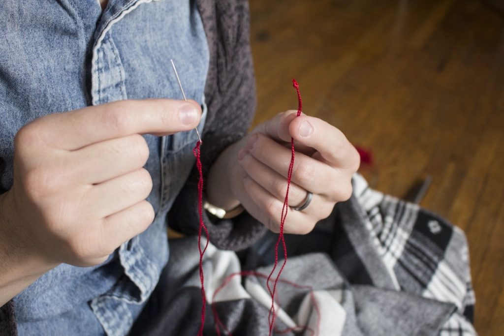 DIY Flannel Throw Autumn = Time to Cuddle Up in a Blanket