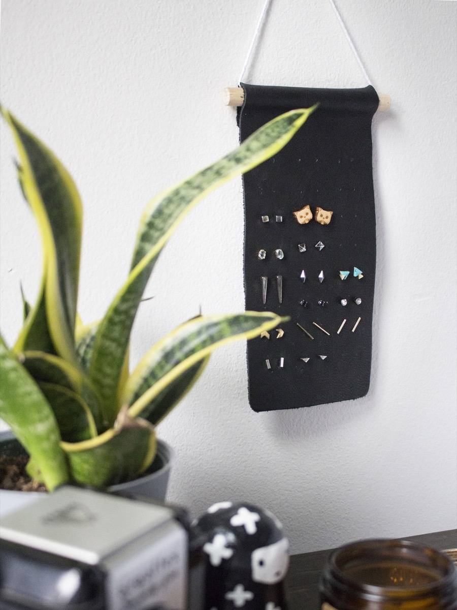 Make this: Minimal Earring Organizer for Stud Earrings