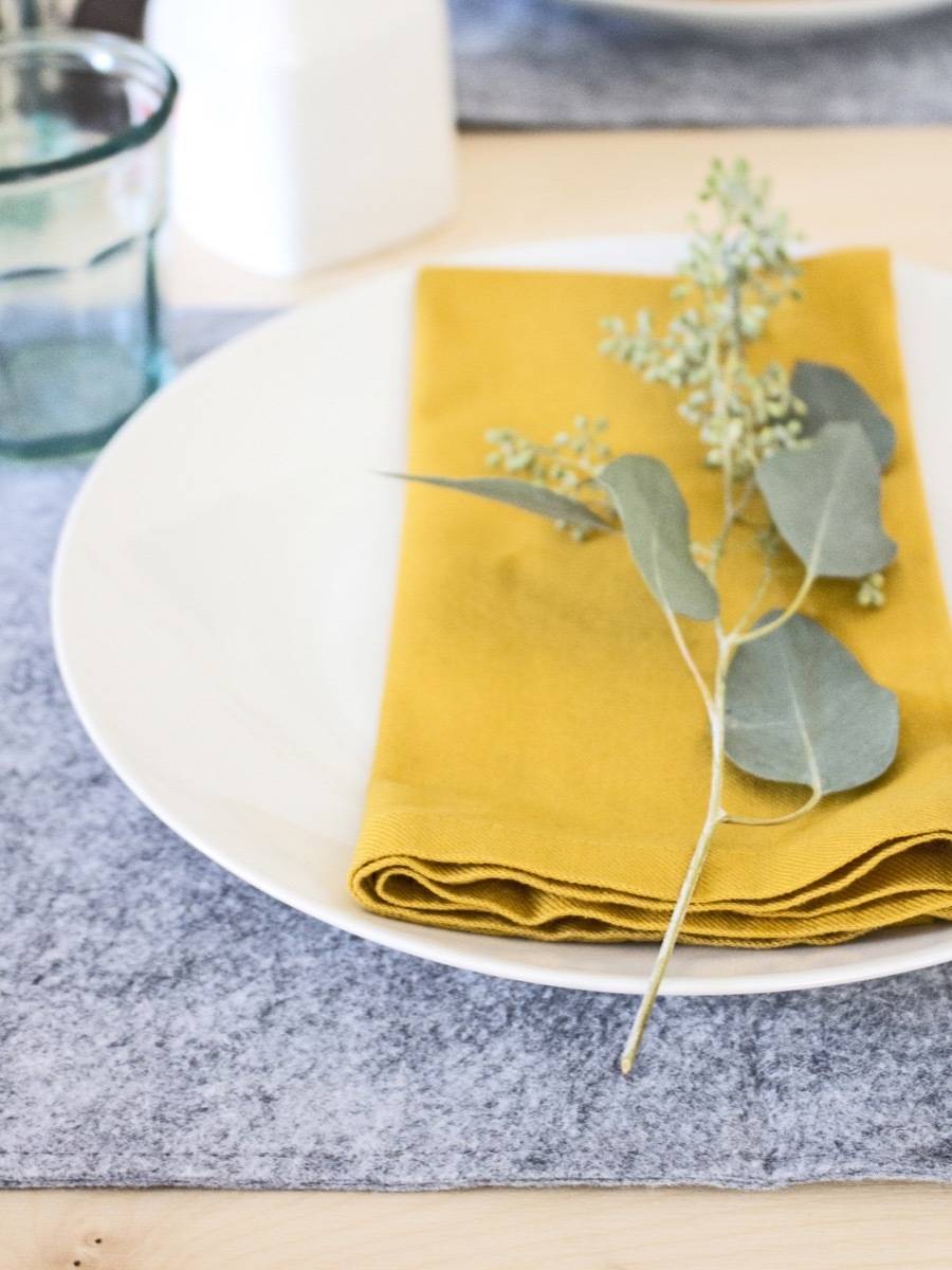 How to create minimal placemats from felt