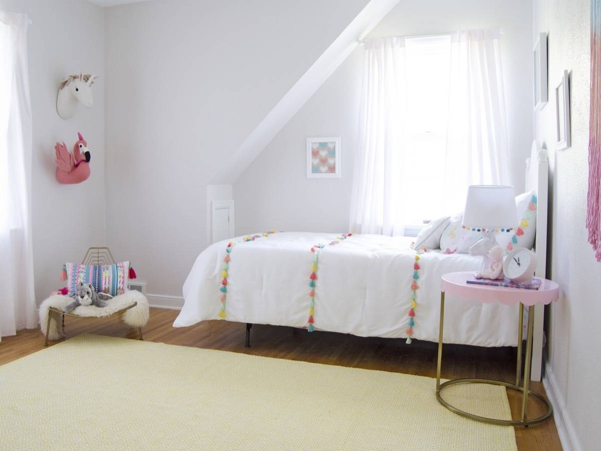 Girl's room, yellow rug, pink and white accents