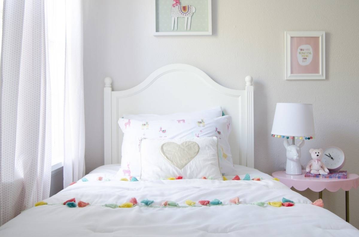 Girl's room - bed - Curbly House 2017