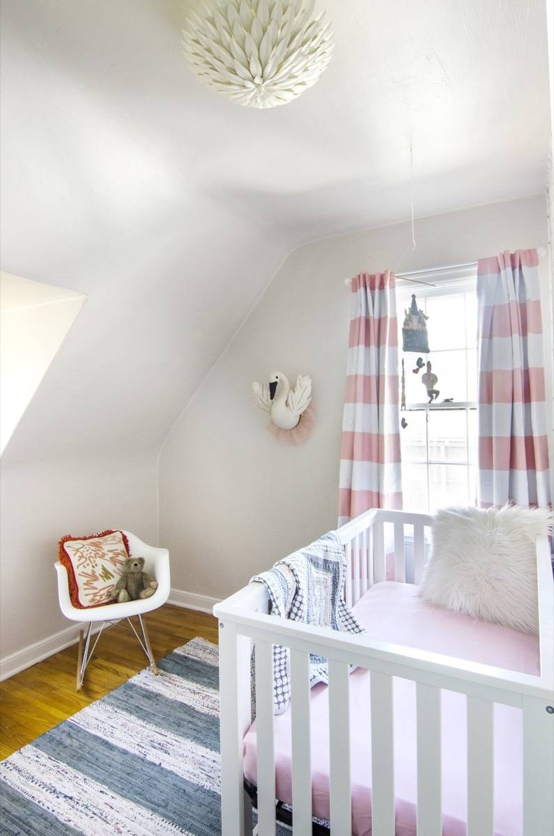 White feathers ceiling fixture