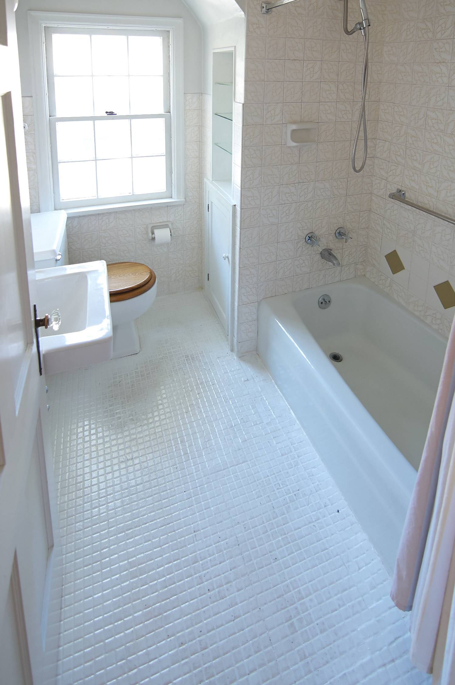 Curbly House bathroom, before