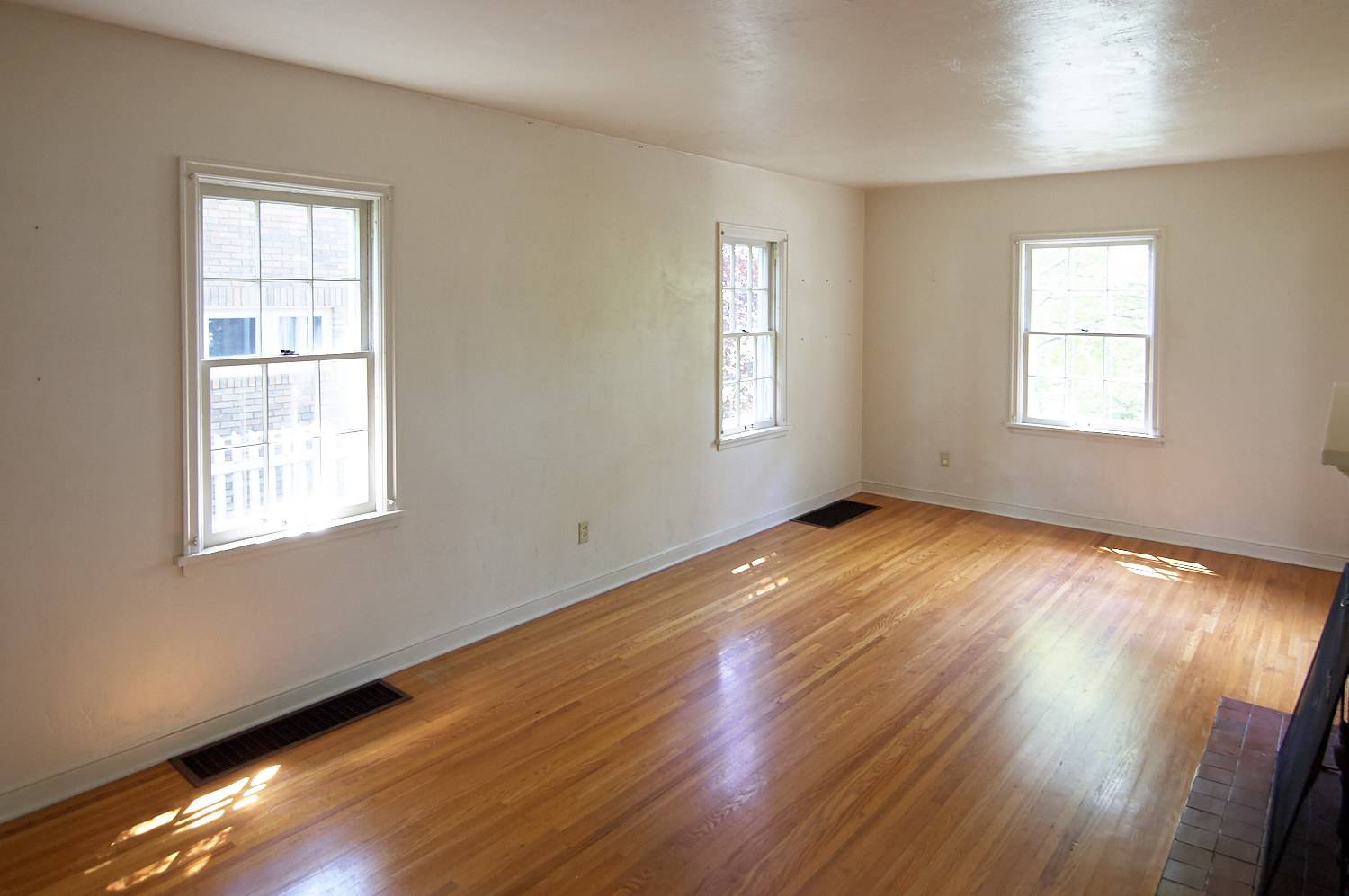 Curbly House living room before