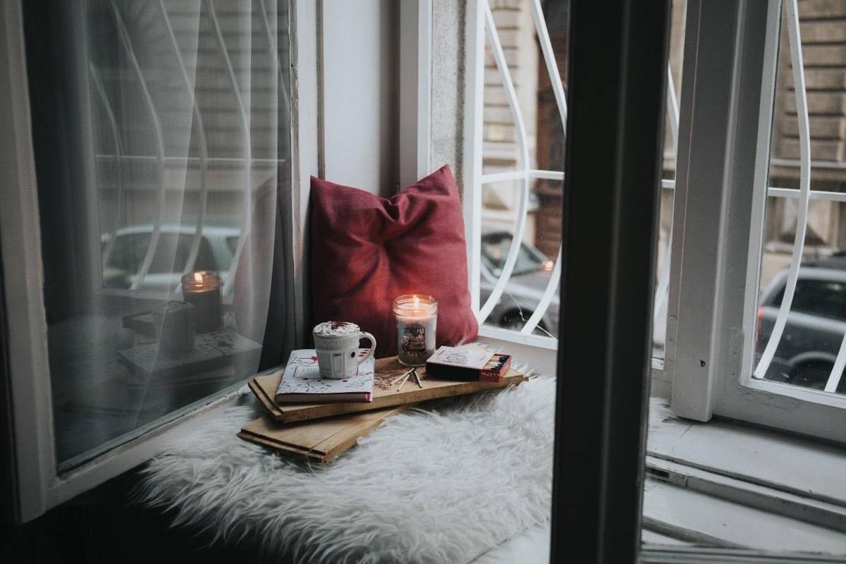11 Scandinavian Lighting Tricks to Fill Your Home With Hygge | Use lots of candles!