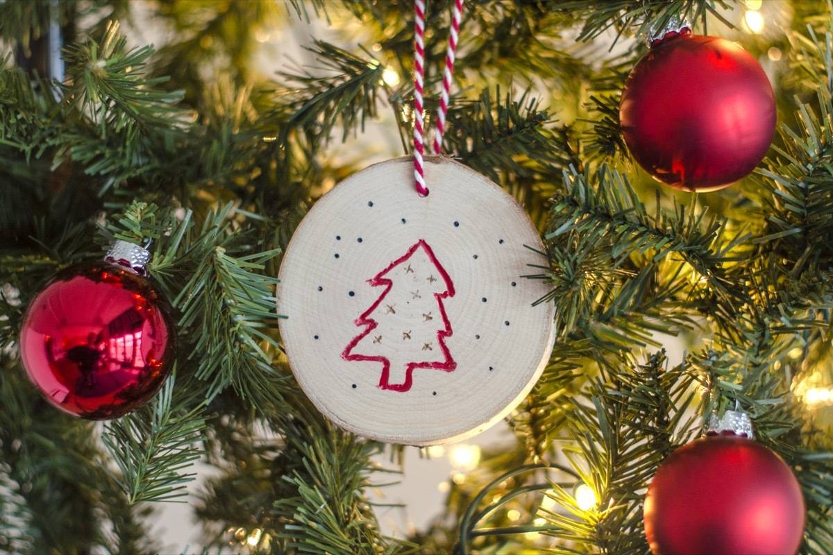 DIY Christmas Ornaments | Etched Wood Rounds 