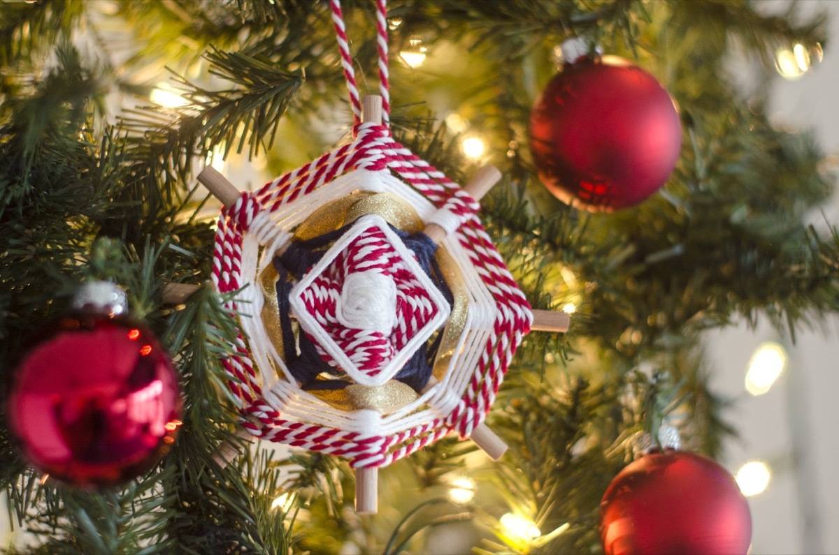 DIY Christmas Ornaments | Ojo de Dios pattern