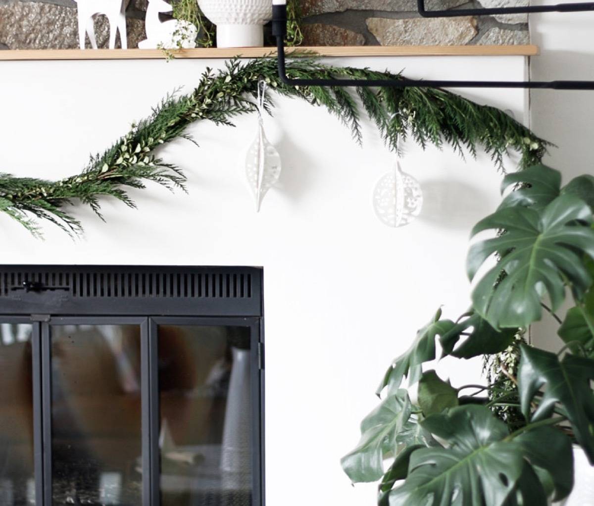 81 Stylish Christmas Decor Ideas You Can DIY | Classic evergreens