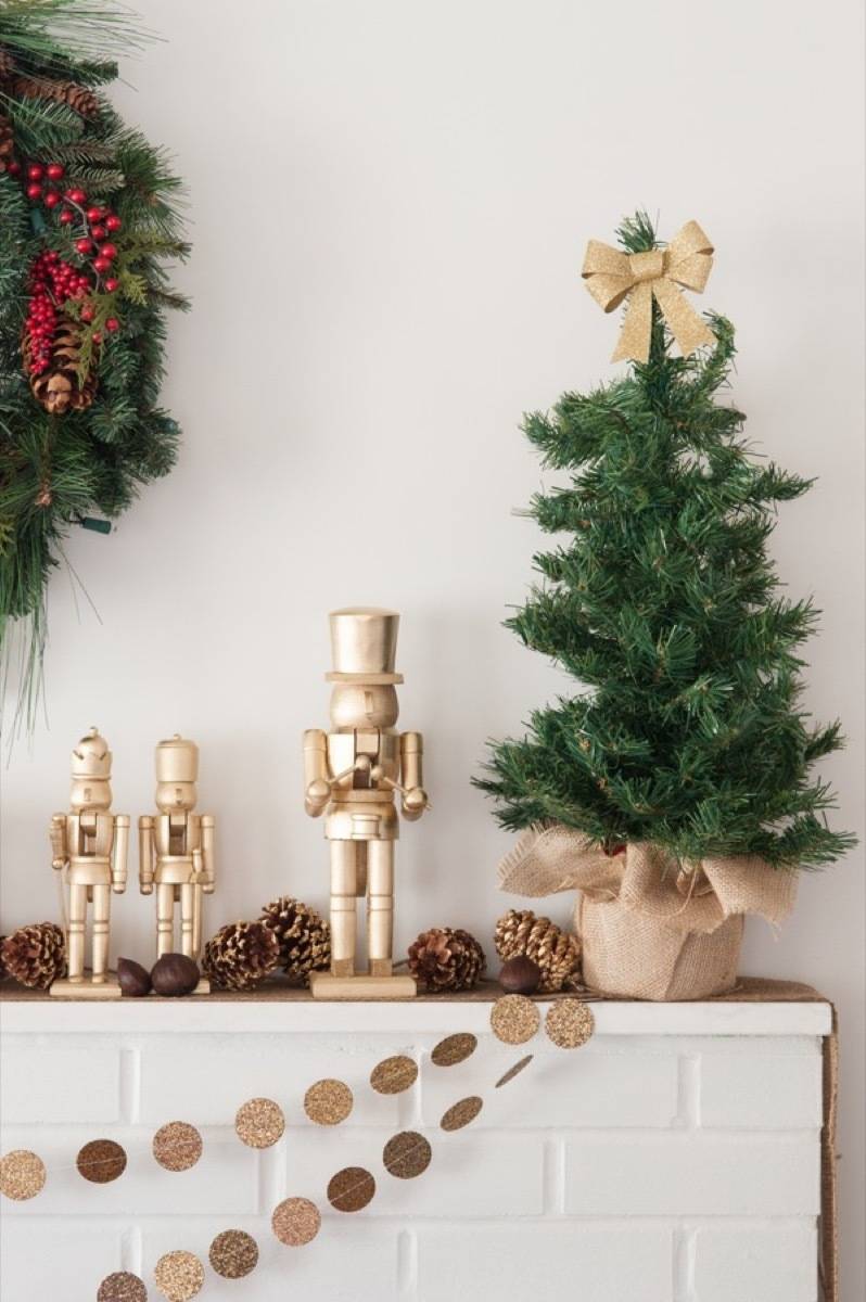 81 Stylish Christmas Decor Ideas You Can DIY | Gold nutcrackers