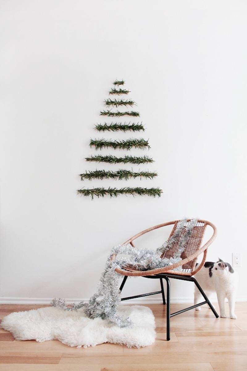 81 Stylish Christmas Decor Ideas You Can DIY | Makeshift tree