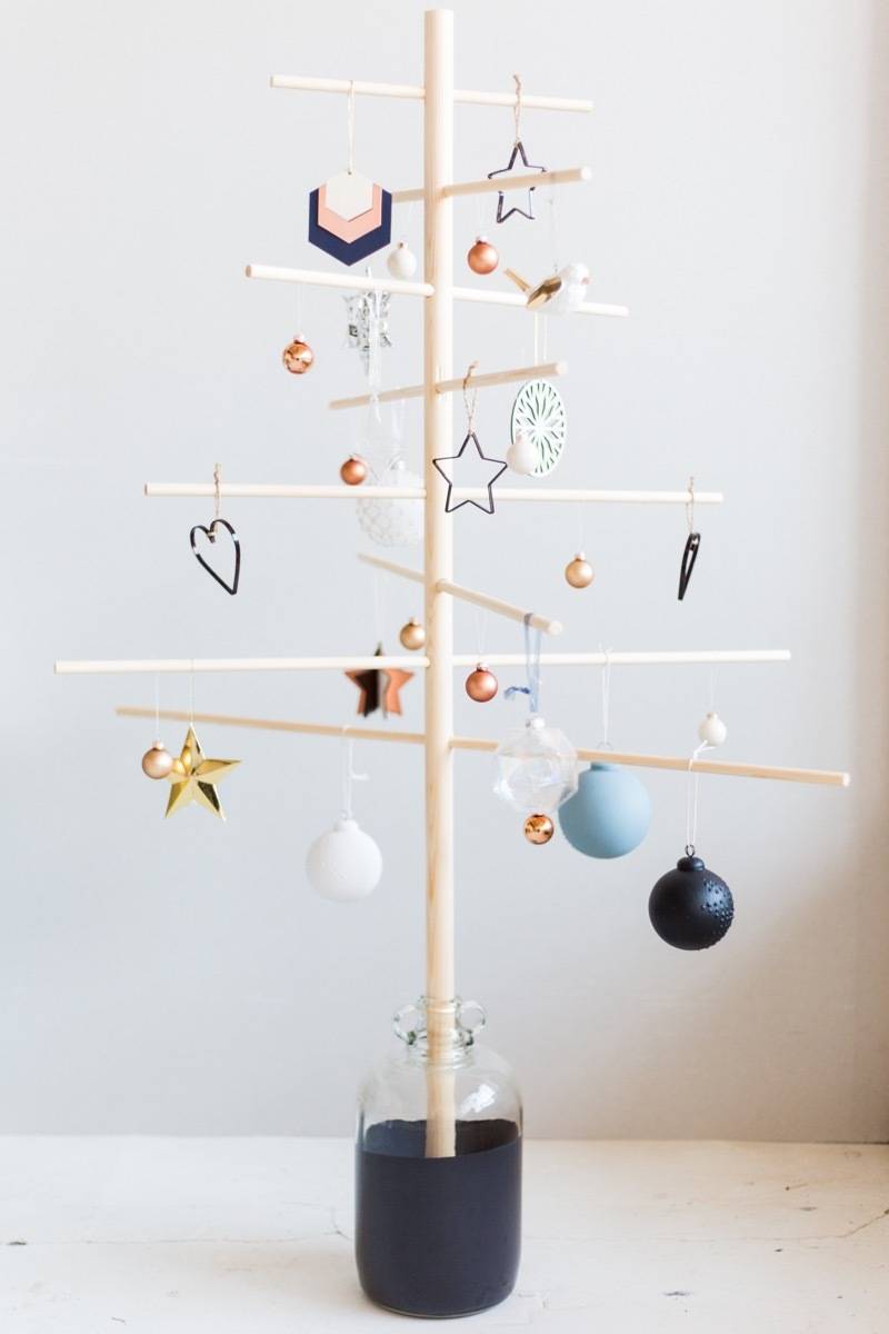 81 Stylish Christmas Decor Ideas You Can DIY | Dowel tree