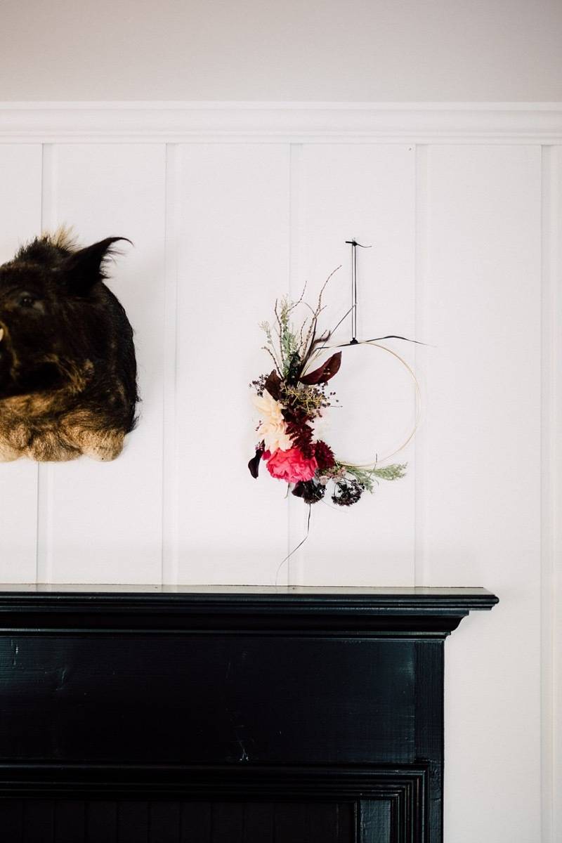 81 Stylish Christmas Decor Ideas You Can DIY | Moody fall wreath