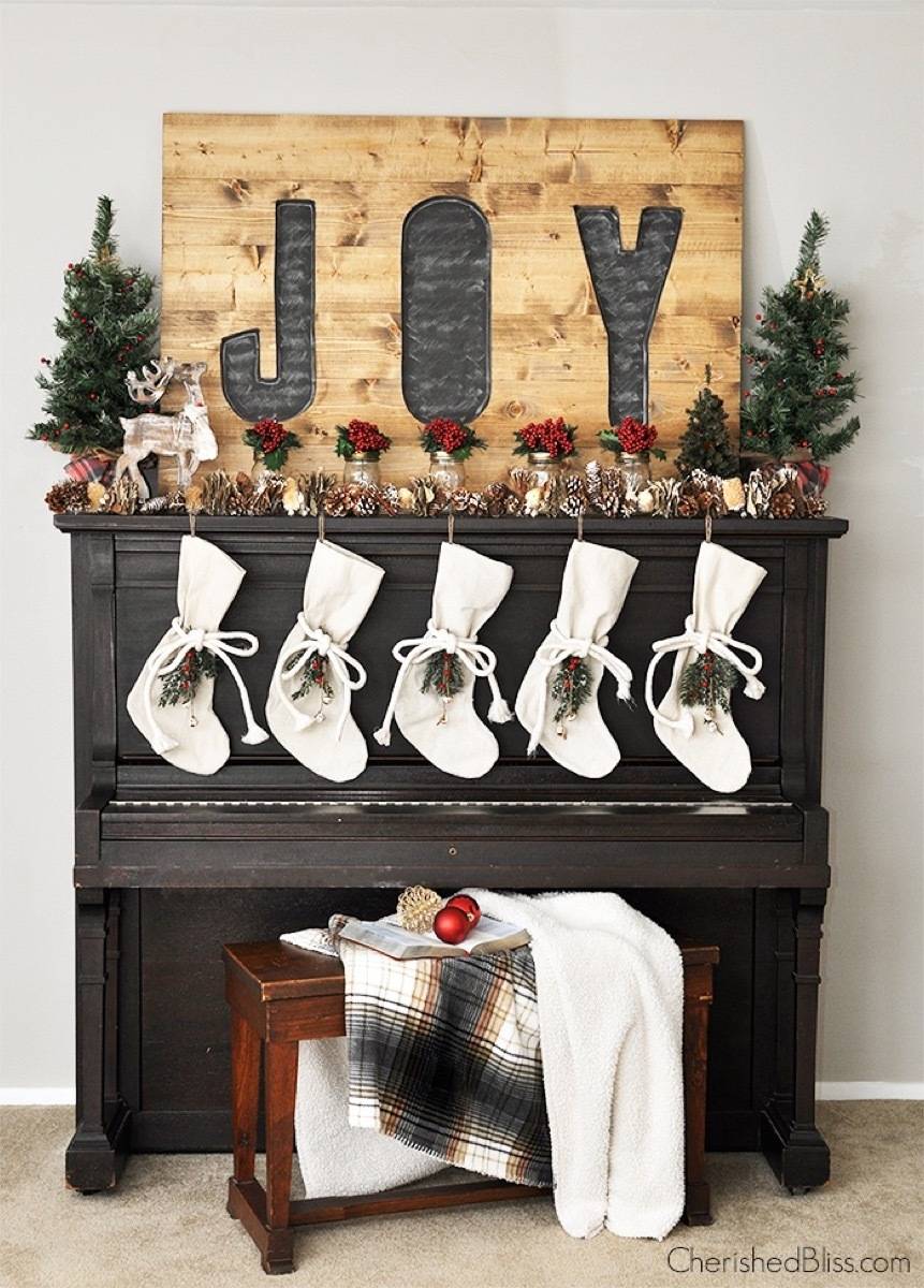 using a piano as a mantel to hang stockings