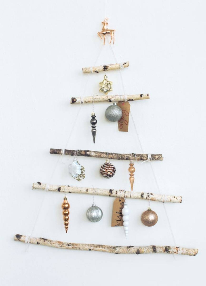 81 Stylish Christmas Decor Ideas You Can DIY | Small space tree