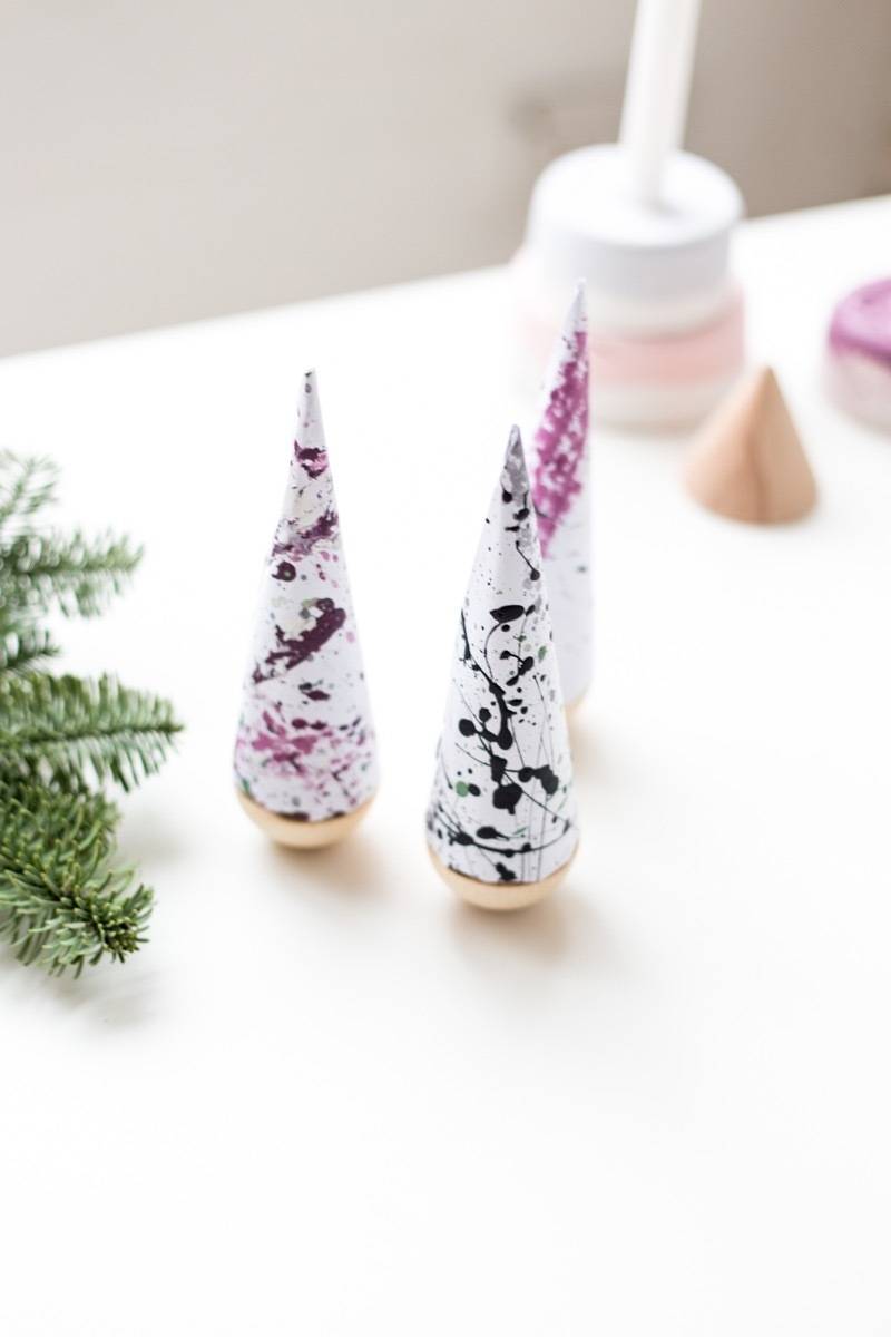 81 Stylish Christmas Decor Ideas You Can DIY | Splatter trees