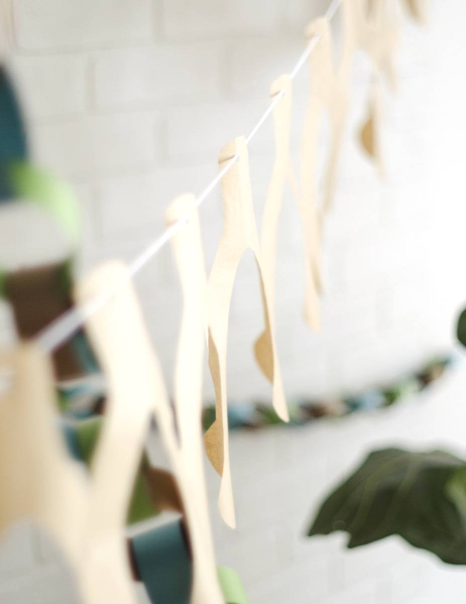 Inexpensive holiday decor: Paper chain wishbone garland