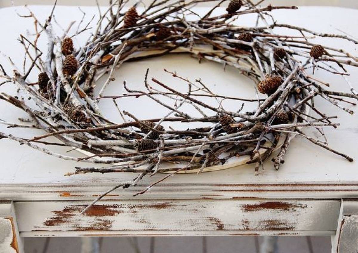 81 Stylish Christmas Decor Ideas You Can DIY | Twig wreath